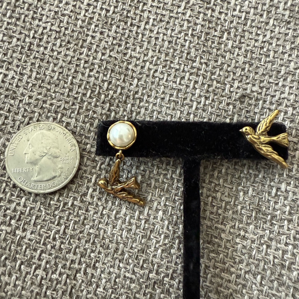 Dior bird Gold and White Pearl Stud Earrings - Picture 5 of 8